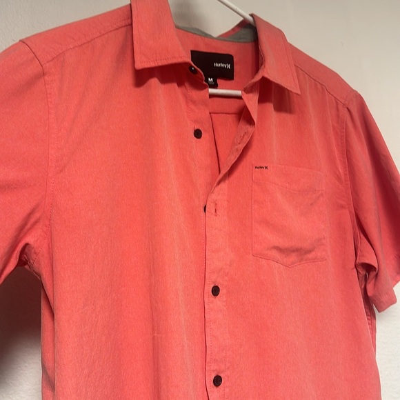 Hurley short sleeve button down collared tech shirt - Picture 2 of 5